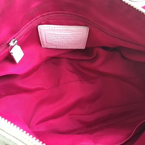 Coach Signature Bag - Picture 11 of 16